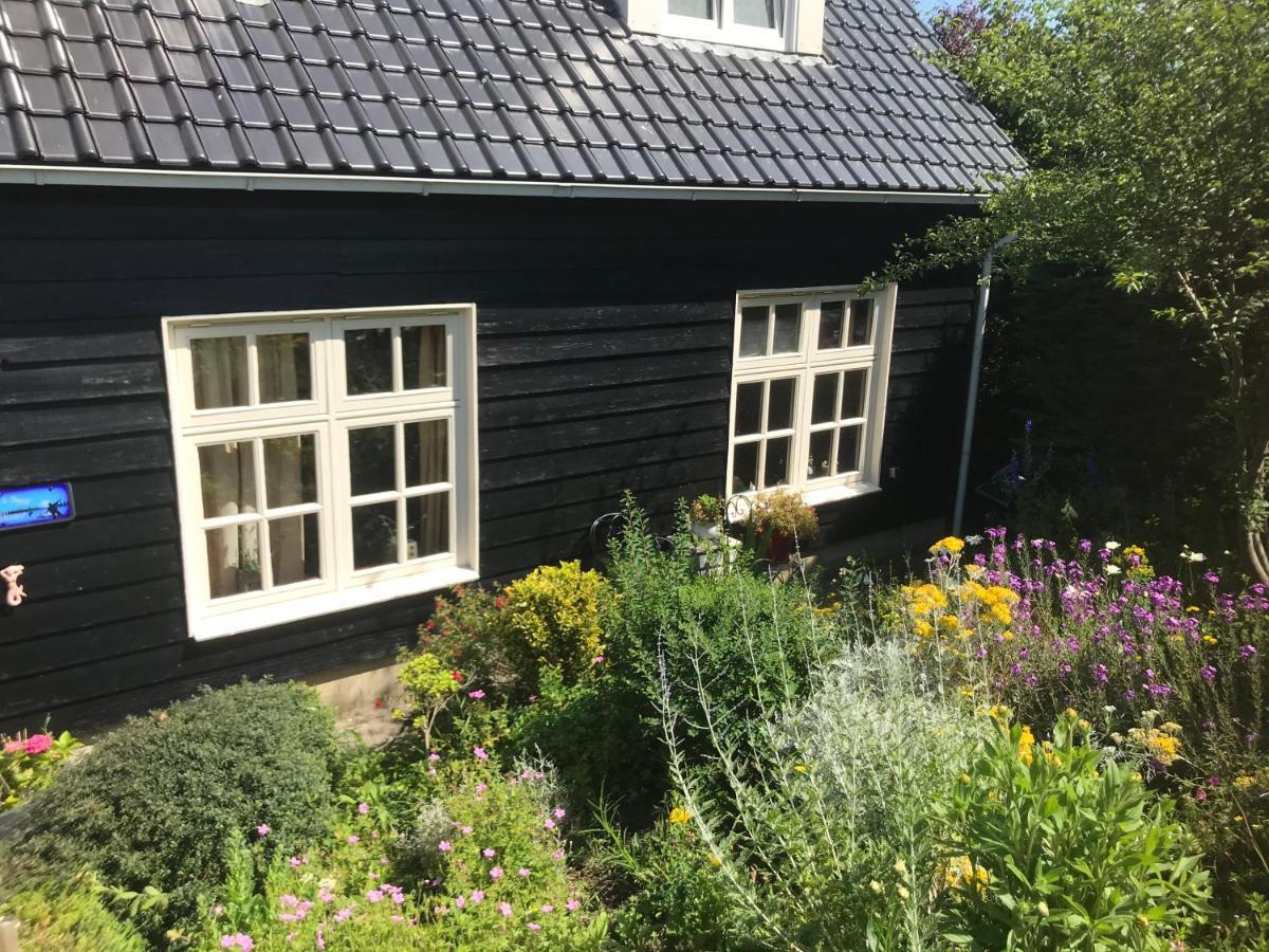 T Huuske Tuinappartement Met Fantastisch Uitzicht, Nabij Zee Zonnemaire Exterior foto