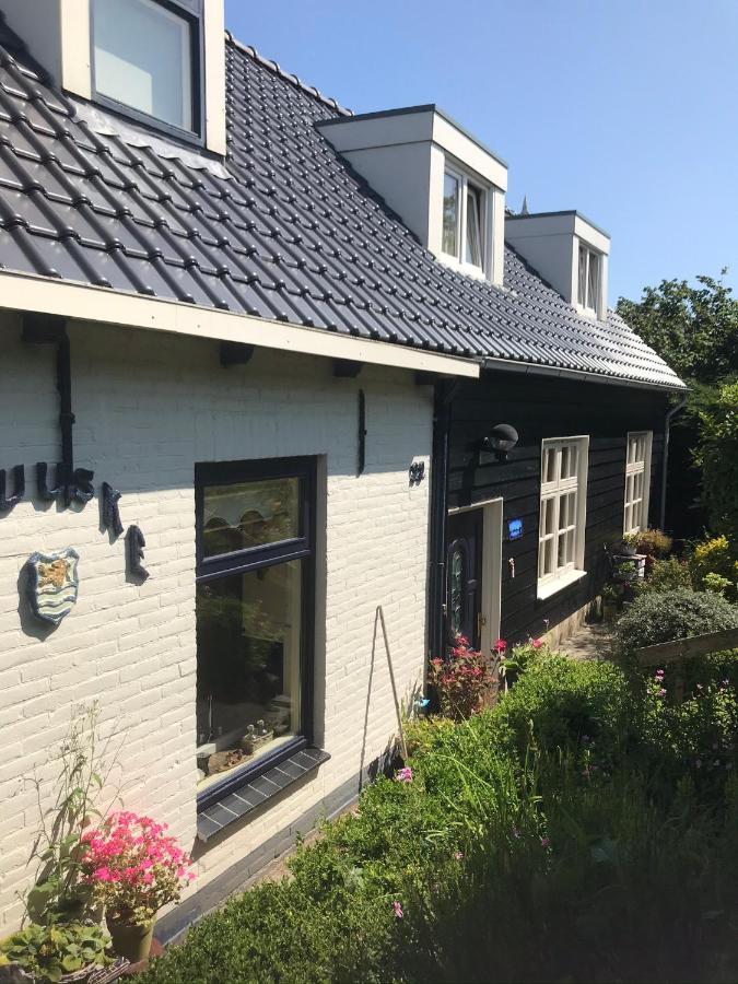 T Huuske Tuinappartement Met Fantastisch Uitzicht, Nabij Zee Zonnemaire Exterior foto