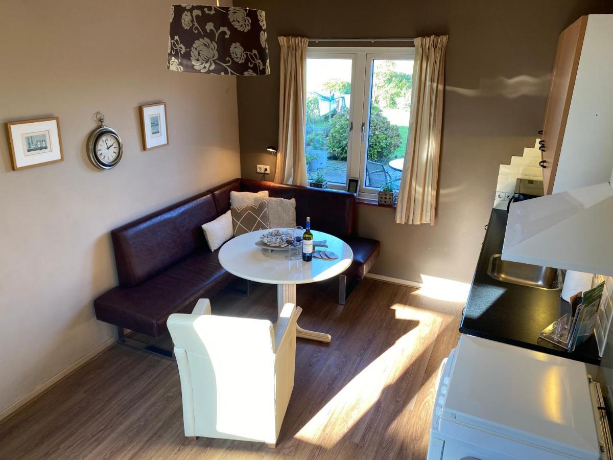 T Huuske Tuinappartement Met Fantastisch Uitzicht, Nabij Zee Zonnemaire Exterior foto