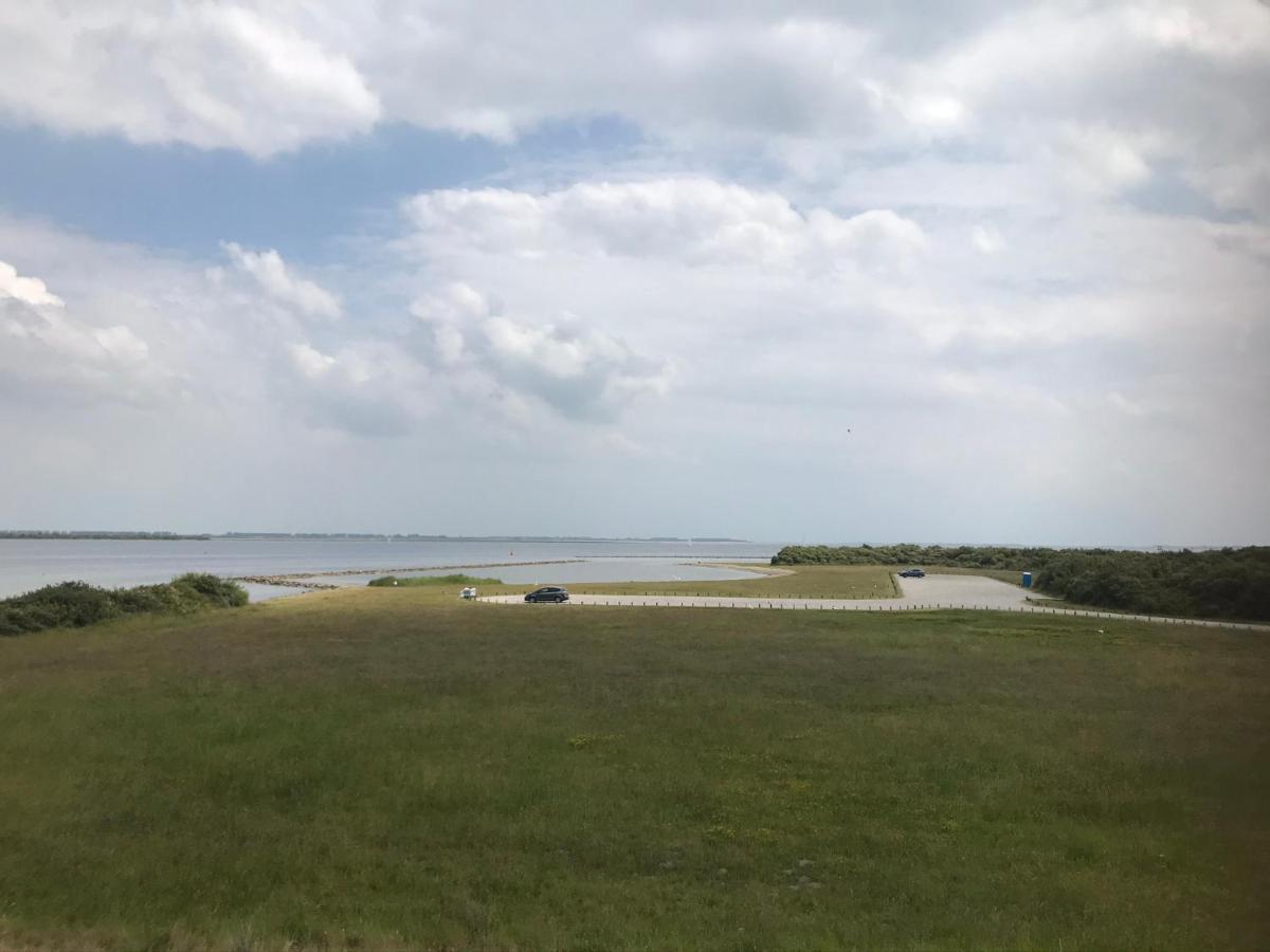 T Huuske Tuinappartement Met Fantastisch Uitzicht, Nabij Zee Zonnemaire Exterior foto