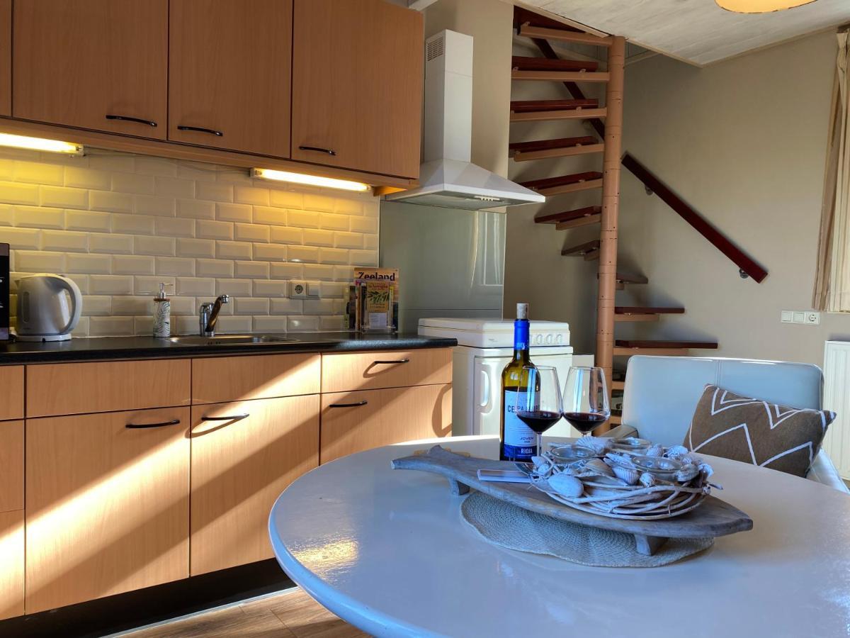 T Huuske Tuinappartement Met Fantastisch Uitzicht, Nabij Zee Zonnemaire Exterior foto