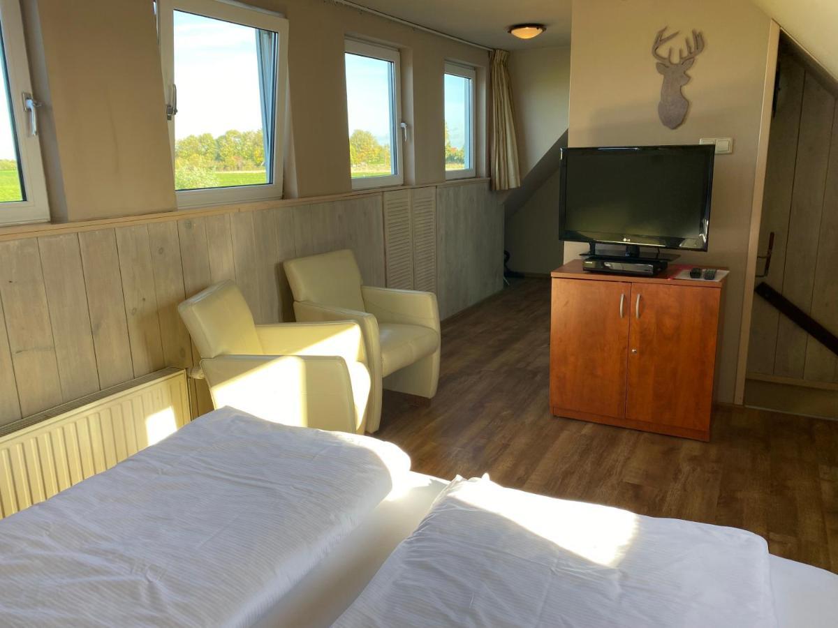 T Huuske Tuinappartement Met Fantastisch Uitzicht, Nabij Zee Zonnemaire Exterior foto