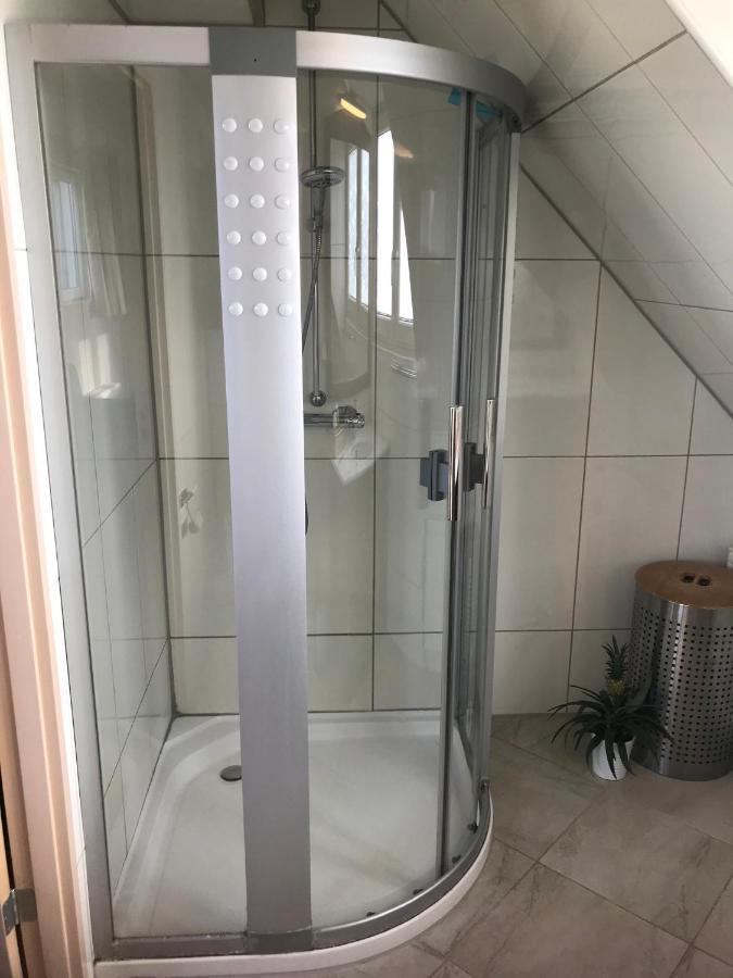 T Huuske Tuinappartement Met Fantastisch Uitzicht, Nabij Zee Zonnemaire Exterior foto