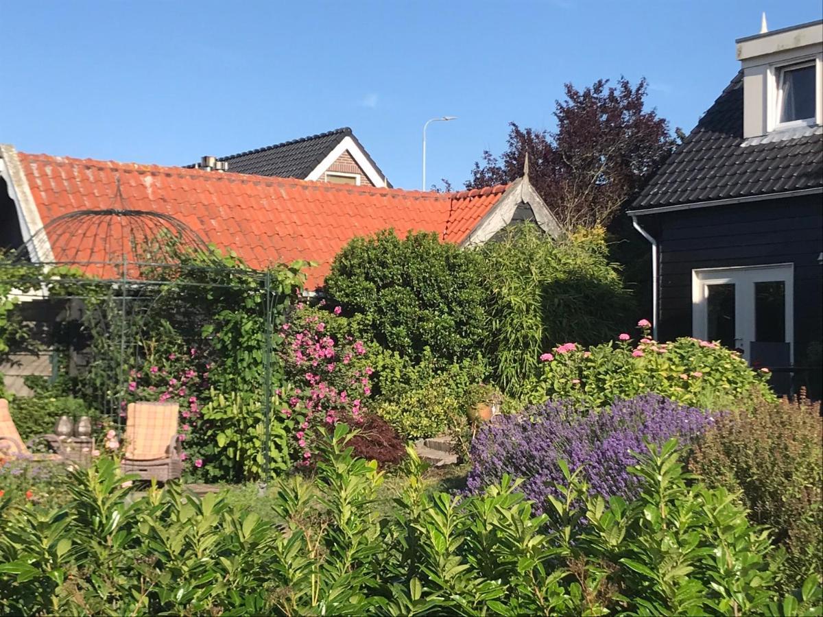 T Huuske Tuinappartement Met Fantastisch Uitzicht, Nabij Zee Zonnemaire Exterior foto